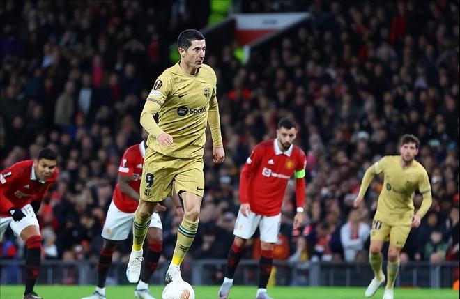 离谱！罗马内部会议纪要流出——今晚主帅复盘关键时刻罗马调整名单以备德国杯，曼城清晨完成体检的简单介绍